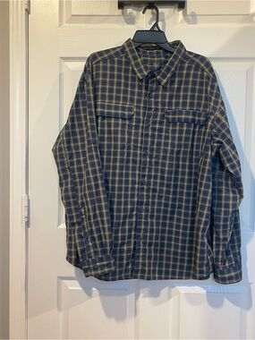 Columbia Men’s Navy and Yellow Plaid Lightweight Long Sleeve Button Up  XXL